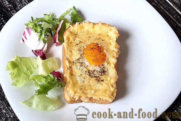 Karštas sumuštinis su kiaušiniu ir sūriu į pusryčių orkaite