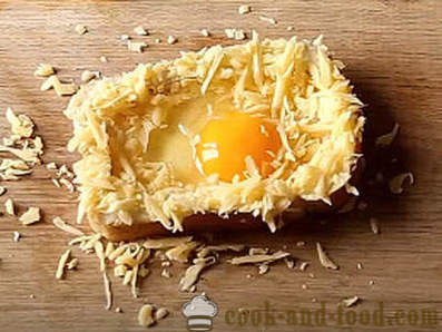 Karštas sumuštinis su kiaušiniu ir sūriu į pusryčių orkaite