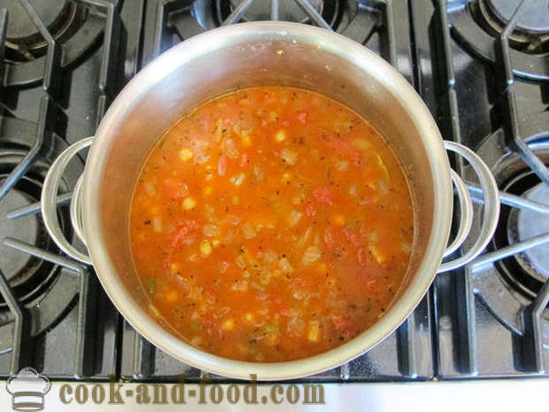 Pomidorų sriuba su avinžirnių ir daržovių