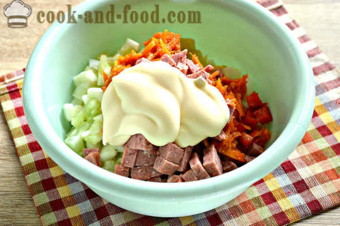 Korėjos salotos morkos ir paprikos, bulvės ir dešrelės - Kaip padaryti, kad Korėjos morkos ir paprikos salotos, žingsnis po žingsnio receptas nuotraukomis