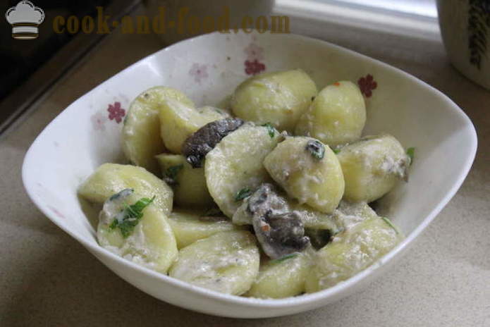 Bulvės su grybais su grietine ir česnakų - kaip virėjas bulvės su grybų keptuvėje, žingsnis po žingsnio receptas nuotraukomis