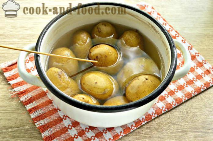 Virti Naujos bulvės su česnakais ir žolelėmis - kaip virėjas naujų bulves skanu ir tinkamai Žingsnis po žingsnio receptas nuotraukomis