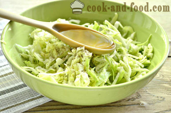 Paprasta salotos kopūstų ir agurkų su actu - Kaip Padaryti skanus salotos šviežių kopūstų ir agurkų su po žingsnio receptas nuotraukomis žingsnio