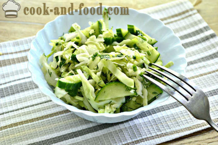 Paprasta salotos kopūstų ir agurkų su actu - Kaip Padaryti skanus salotos šviežių kopūstų ir agurkų su po žingsnio receptas nuotraukomis žingsnio