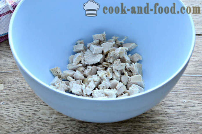 Salotos su kiaušiniu blynas, vištienos ir kukurūzų - Kaip paruošti salotų su kiaušiniu blynas ir kukurūzų, su po žingsnio receptas nuotraukomis žingsnio