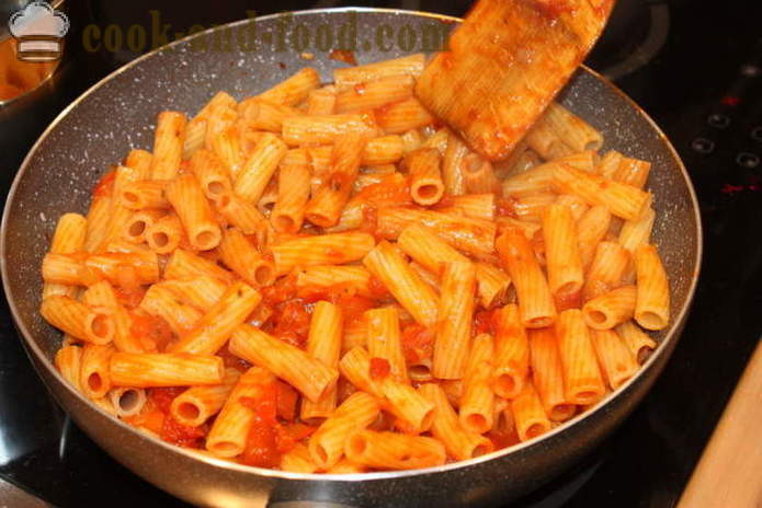Italų ziti patiekalas - kaip makaronų apkepas orkaitėje su sūriu, pomidorais ir kumpiu, žingsnis po žingsnio receptas nuotraukomis