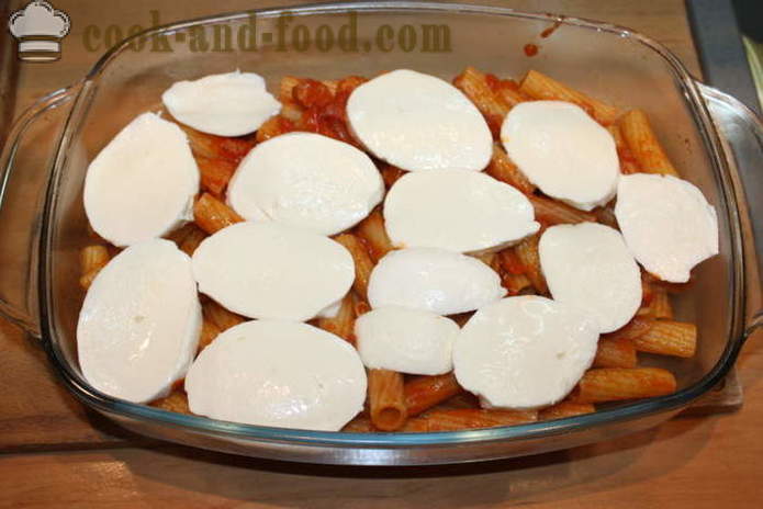 Italų ziti patiekalas - kaip makaronų apkepas orkaitėje su sūriu, pomidorais ir kumpiu, žingsnis po žingsnio receptas nuotraukomis