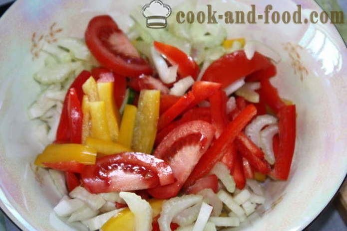 Salotos su daržovėmis ir mozzarella - Kaip Padaryti salotos su daržovėmis ir sūriu, su po žingsnio receptas nuotraukomis žingsnio