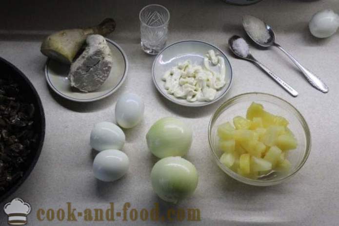 Sluoksniuotas salotos su grybais, krūties ir ananasų - Kaip Padaryti ananasų salotos su vištiena, žingsnis po žingsnio receptas nuotraukomis