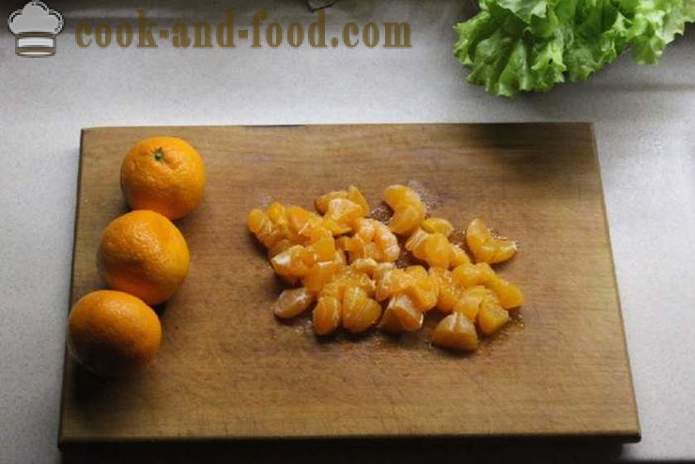 Naujametinės salotos su vištienos krūtinėlė ir mandarinų - Kaip paruošti salotas su vištiena ir mandarinų, žingsnis po žingsnio receptas nuotraukomis