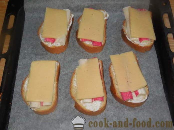 Karšta sumuštiniai su sūriu ir krabų lazdelėmis - Kaip Padaryti karštų sumuštinių orkaitėje, su po žingsnio receptas nuotraukomis žingsnio