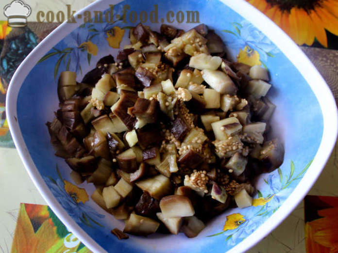 Baklažanų salotos su svogūnais ir majonezu - kaip mailius baklažanų su majonezu, žingsnis po žingsnio receptas nuotraukomis
