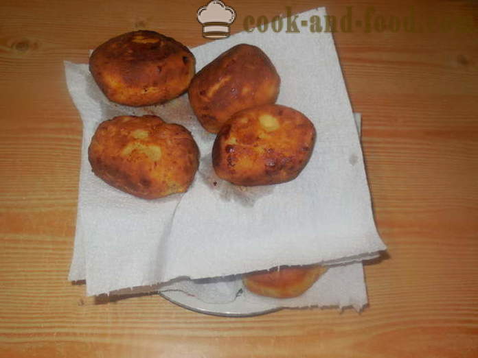 Papločiai varškės tešla su abrikosais keptuvėje - kaip padaryti pyragai su abrikosais, žingsnis po žingsnio receptas nuotraukomis