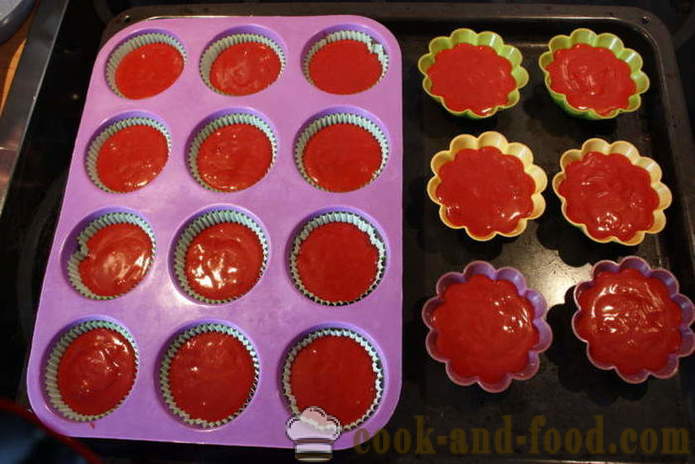 Raudona ir balta keksiukai - kaip padaryti, kad raudonųjų keksiukus namuose, žingsnis po žingsnio receptas nuotraukomis