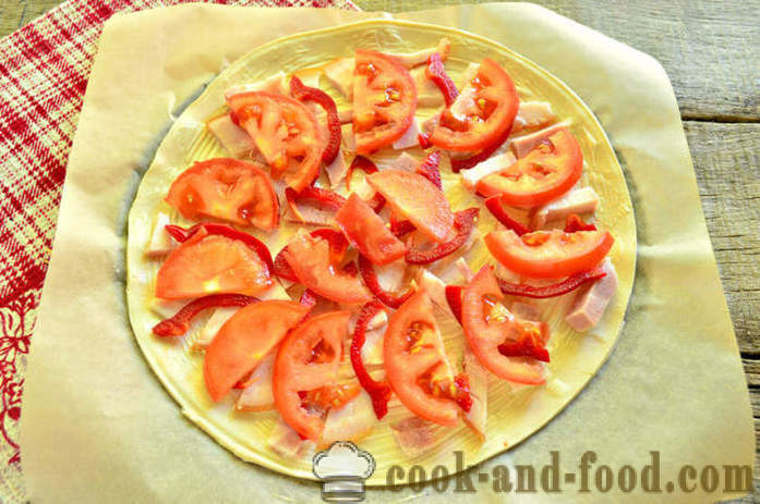 Pica Sluoksniuotos tešlos su kumpiu ir paprika - Kaip pasiruošti neraugintą picą iš tešlos, žingsnis po žingsnio receptas nuotraukomis