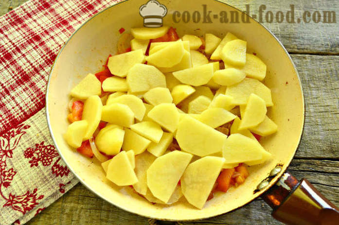 Bulvė su šonine - kaip troškinys bulvių keptuvėje, žingsnis po žingsnio receptas nuotraukomis
