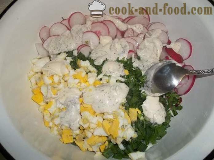 Skanus salotos ridikėliai su kiaušiniu ir porais - kaip parengti ridikėlių salotos, žingsnį po žingsnio receptas nuotraukomis