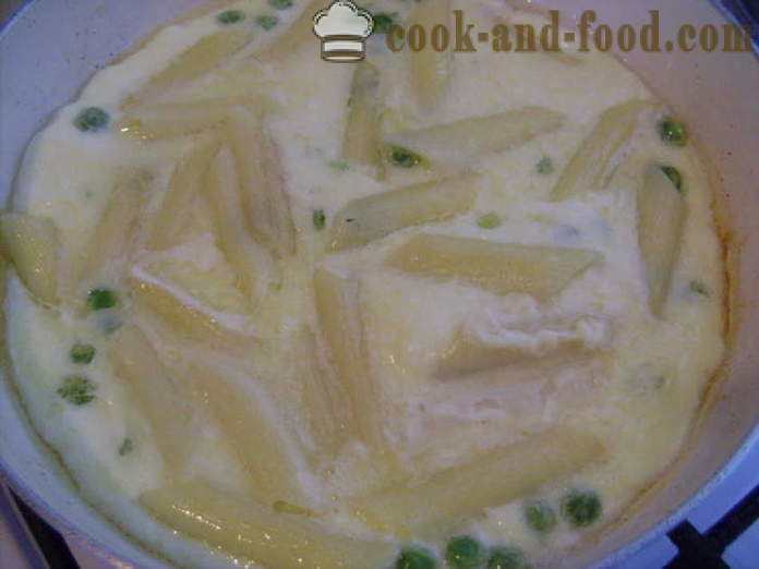 Omletas su makaronais keptuvėje - kaip virėjas žinutę su makaronais, sūriu ir pipirais omletas, su po žingsnio receptas nuotraukomis žingsnio
