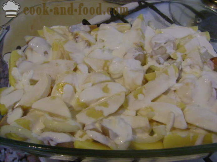 Bulvės keptos orkaitėje su grybais ir grietine - Kaip skanu keptos bulves orkaitėje, su po žingsnio receptas nuotraukomis žingsnio