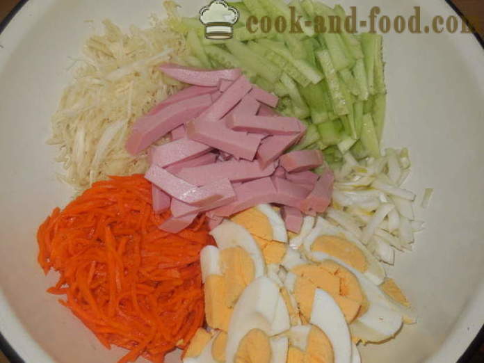 Skanus salotos su Korėjos morkų ir agurkų - Kaip Padaryti pavasario salotos gražus ir skanus, su po žingsnio receptas nuotraukomis žingsnio