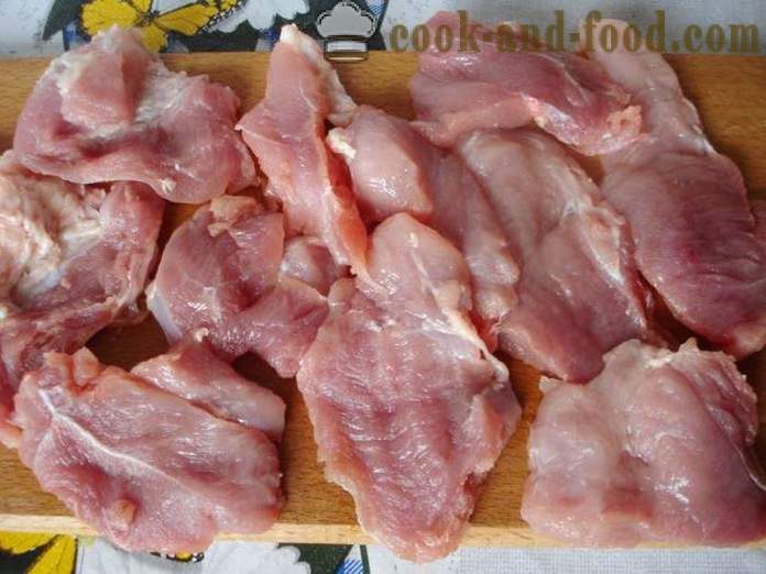 Sultingas kiaulienos pjausnių tešloje - Kaip Padaryti minkštą ir sultingą kiaulienos pjaustyti į keptuvę, žingsnis po žingsnio receptas nuotraukomis