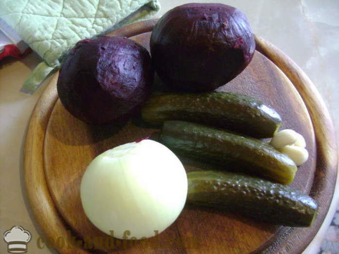 Skanus Ikrai iš burokėlių su svogūnais ir agurkais - kaip virėjas kiaušiniai su burokėlių keptuvėje, su po žingsnio receptas nuotraukomis žingsnio