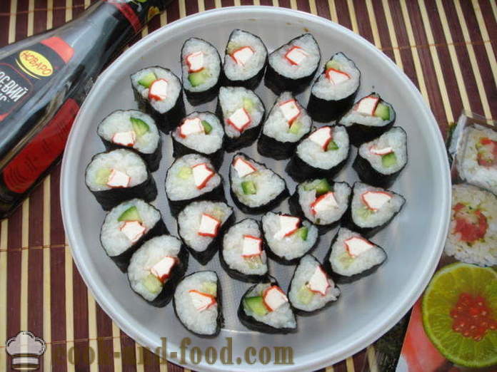 Suši su krabų lazdelėmis ir agurkų - Kaip Padaryti suši su krabų lazdelėmis namuose, žingsnis po žingsnio receptas nuotraukomis