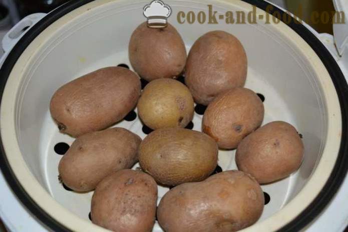 Virtas bulves savo odos keptuvėje kepti - skanus patiekalas virtomis bulvėmis savo odos garnyras