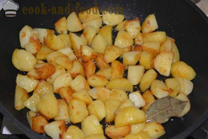 Virtas bulves savo odos keptuvėje kepti - skanus patiekalas virtomis bulvėmis savo odos garnyras