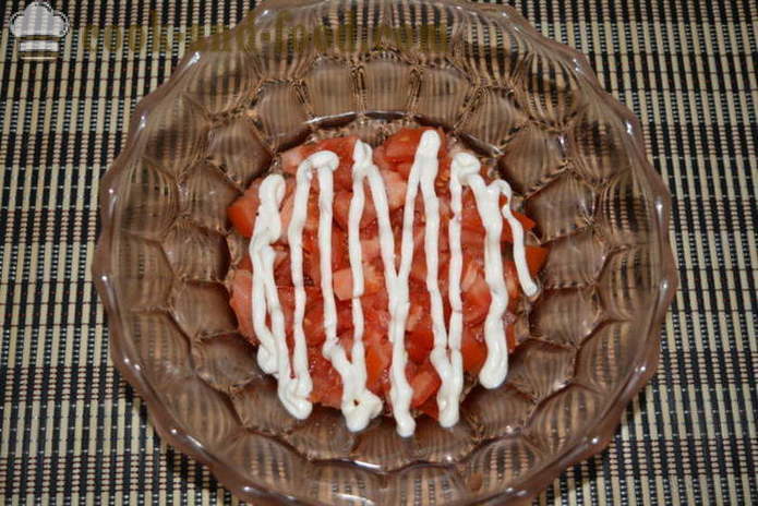Salotos su krabų lazdelėmis, pomidorų, sūrio ir kiaušinių - kaip virėjas skanus salotos krabų lazdelės, žingsnis po žingsnio receptas nuotraukomis