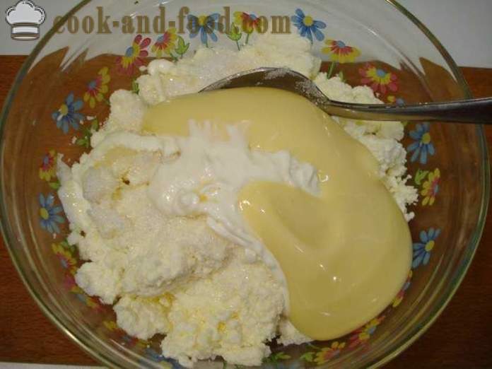 Varškės desertas su kondensuotu pienu, bananais ir raudonųjų serbentų - kaip virėjas Varškės desertas be želatinos, žingsnis po žingsnio receptas nuotraukomis
