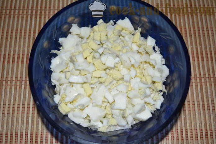 Salotos Kinijos kopūstų salotos su rūkyta dešra, pipirai ir konservuotų kukurūzų - Kaip parengti kinų kopūstų salotos su kukurūzų ir dešros, žingsnis po žingsnio receptas nuotraukomis