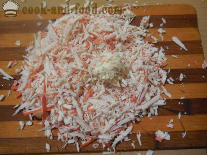 Raffaello salotos krabų lazdelėmis - kaip virti krabai Raffaello, žingsnis po žingsnio receptas nuotraukomis