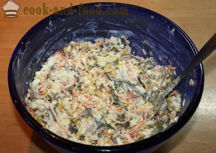 Paprastas salotos su jūros dumblių, kiaušinių ir krabų palochkami- kaip paruošti salotas su jūros dumbliais, žingsnis po žingsnio receptas nuotraukomis