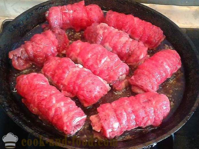 Mėsos suktinukai keptuvėje - kaip virėjas mėsos ritinėlius su įdaru, žingsnis po žingsnio receptas nuotraukomis