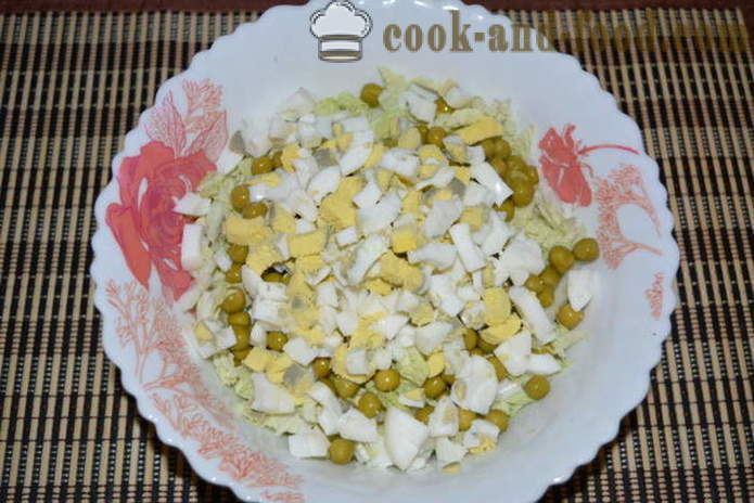 Paprastas salotos su kinų kopūstų, kumpio ir žirniai - kaip parengti kinų kopūstų ir kumpio salotos, žingsnį po žingsnio receptas nuotraukomis