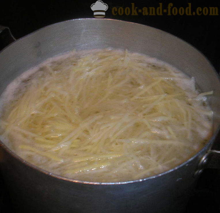 Salotos su bulvių lazdelėmis ir dešra - Kaip Padaryti bulvių salotos, žingsnį po žingsnio receptas nuotraukomis