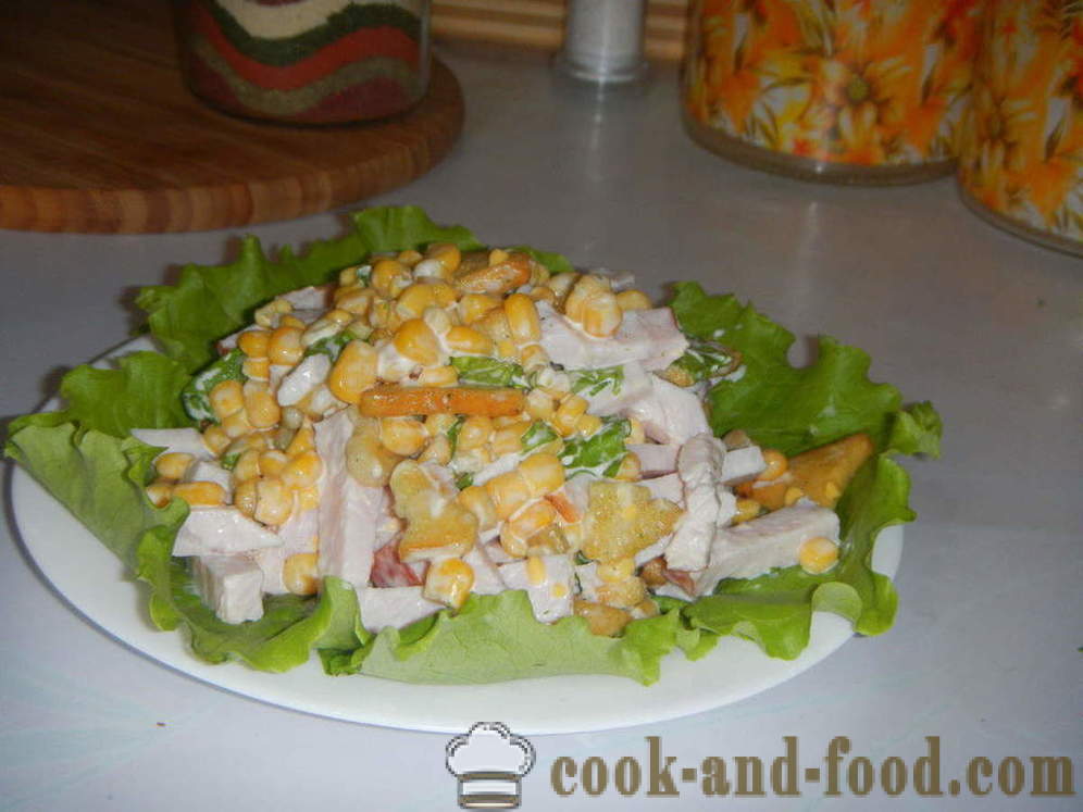 Skanus salotos su skrebučiais ir kukurūzų - Kaip greitai paruošti salotas su duonos skrebučiais ir kukurūzų, žingsnis po žingsnio receptas nuotraukomis
