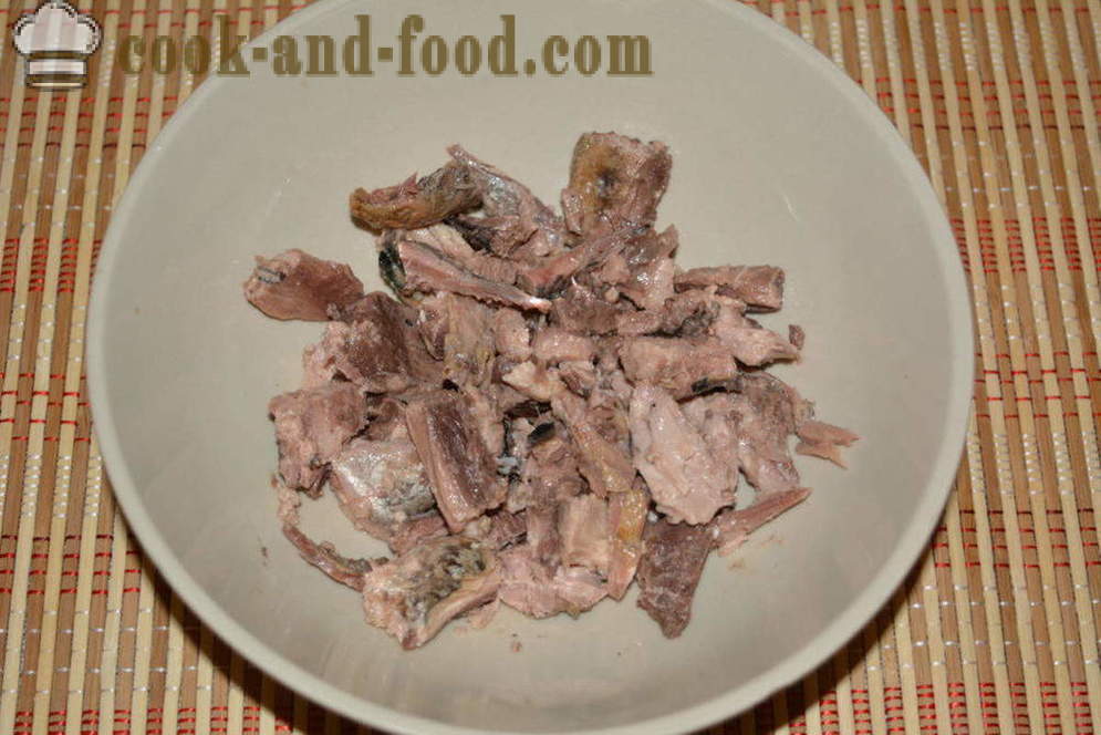 Salotos su tuno konservų ir majonezu - Kaip paruošti salotas su tuno konservų, žingsnis po žingsnio receptas nuotraukomis
