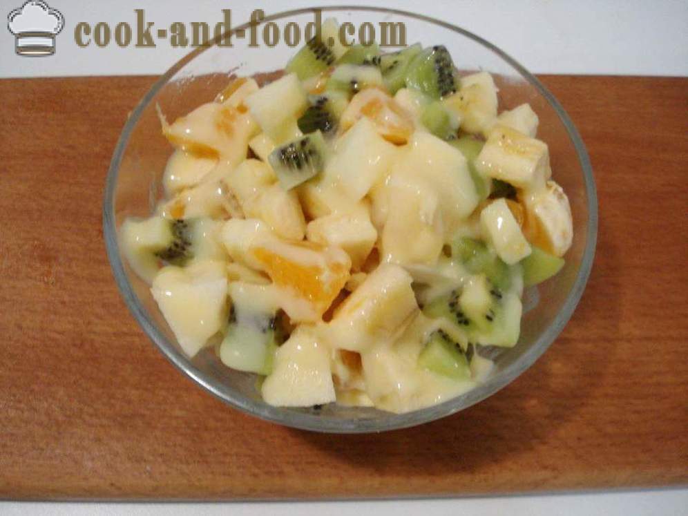 Paprastas vaisių salotos su kondensuotu pienu - kaip padaryti, kad vaisių salotos, žingsnį po žingsnio receptas nuotraukomis