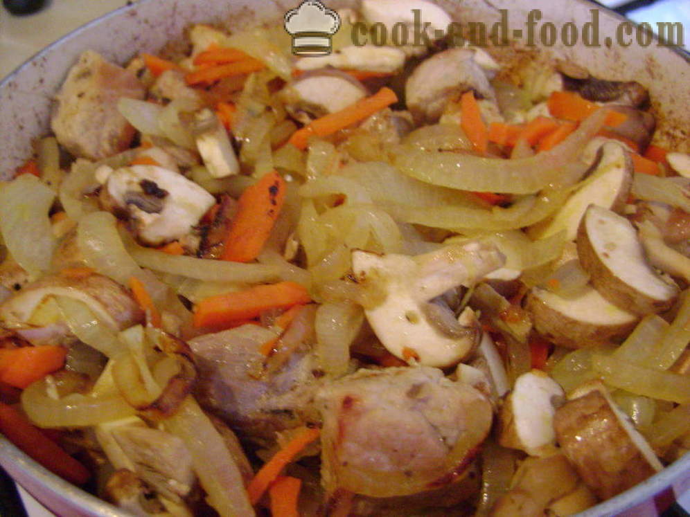 Troškinti kopūstai su bulvėmis, vištiena ir grybais - tiek skanu virti troškinti kopūstai, žingsnis po žingsnio receptas nuotraukomis