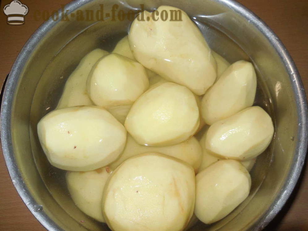 Vištienos šlaunis su bulvėmis orkaitėje - kaip virėjas skanus vištienos šlaunelės su bulvėmis, žingsnis po žingsnio receptas nuotraukomis