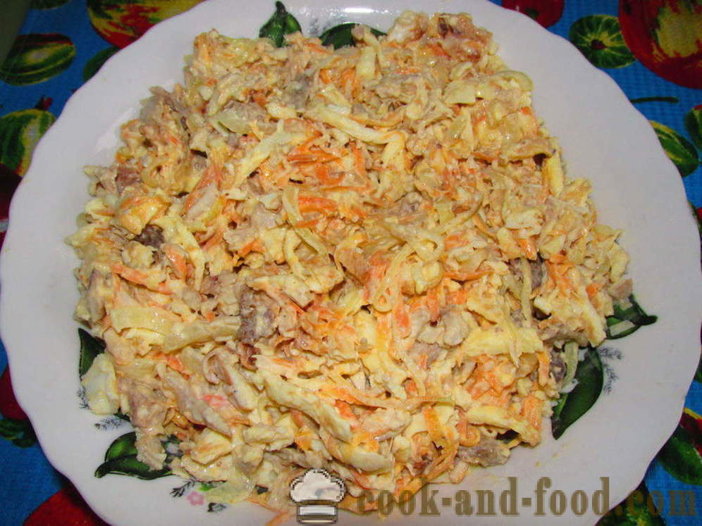 Salotos su blynai kiaušinių ir vištienos - Kaip paruošti salotas su blynais, kiaušinių, žingsnis po žingsnio receptas nuotraukomis