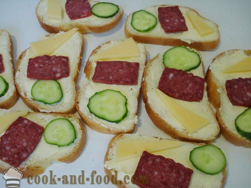 Sumuštiniai su dešra, sūriu ir agurkais - kaip padaryti sumuštinį su dešra ir sūriu, su po žingsnio receptas nuotraukomis žingsnio