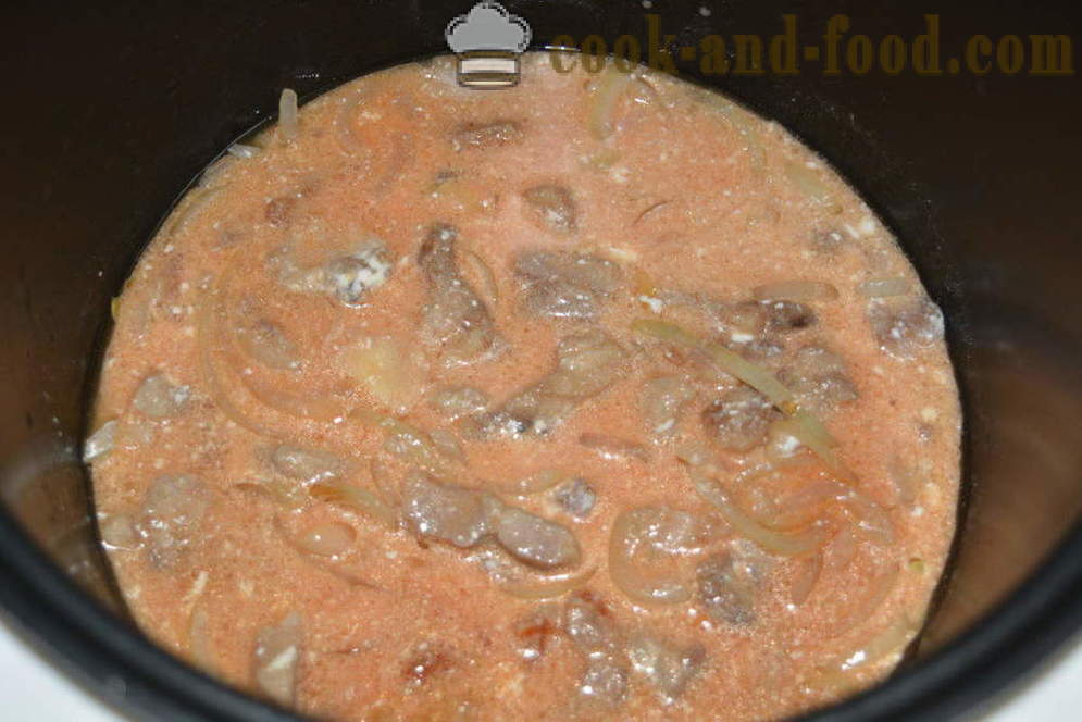 Kiaulienos befstrogenas su grietine ir pomidorų pasta - kaip virėjas Befstrogenas su padažu į multivarka, žingsnis po žingsnio receptas nuotraukomis