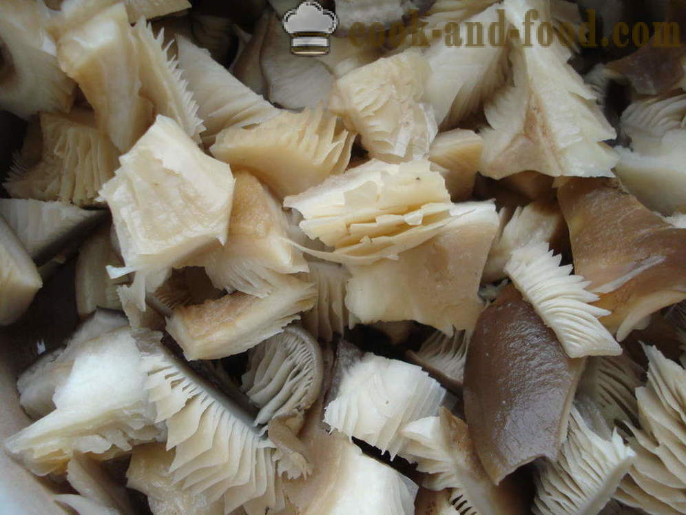 Oyster grybai kepti su svogūnais ir prieskoniais - kaip virėjas keptas austrių grybus, žingsnis po žingsnio receptas nuotraukomis