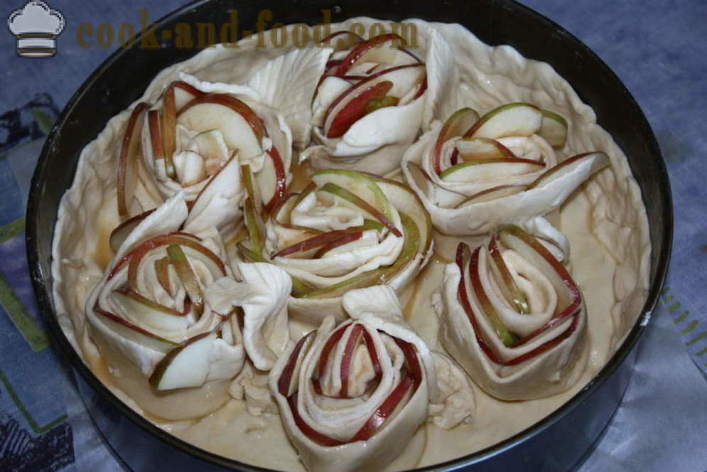 Rožės obuolių sluoksniuotoje tešloje - skanus obuolių pyragas iš sluoksniuotos tešlos, obuolių suvynioti sluoksniuotoje tešloje, kaip rožių, žingsnis po žingsnio receptas nuotraukomis
