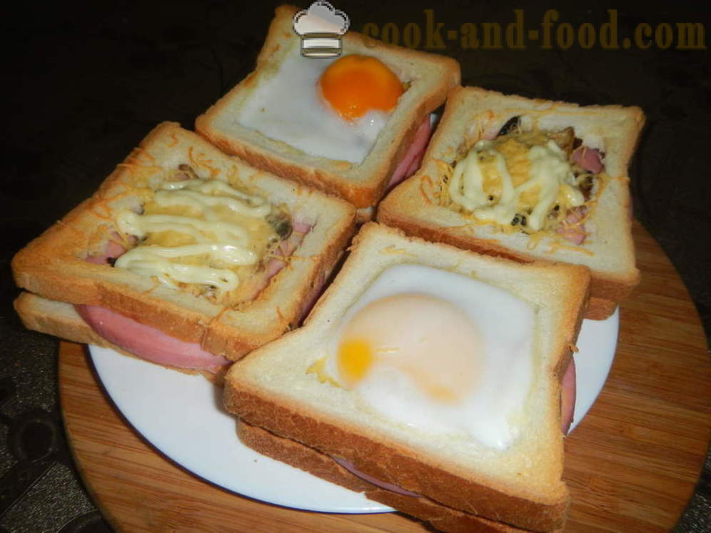 Karšta sumuštiniai su kiaušiniu orkaitėje - Kaip padaryti, kad karšto sumuštinį su kiaušiniu, dešrelėmis ir grybais, žingsnis po žingsnio receptas nuotraukomis