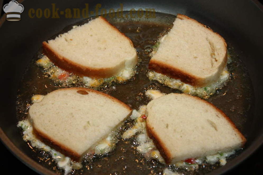 Karšta sumuštiniai su sūriu ir kiaušiniais - Kaip Padaryti karštų sumuštinių keptuvėje, žingsnis po žingsnio receptas nuotraukomis