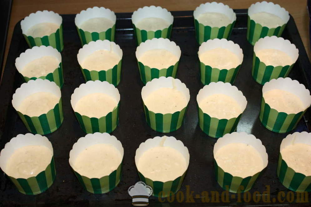 Vaniliniai keksiukai su grietinėle viršuje žingsnis po žingsnio, kaip padaryti cupcakes su grietinėle ant viršaus, receptas su nuotrauka